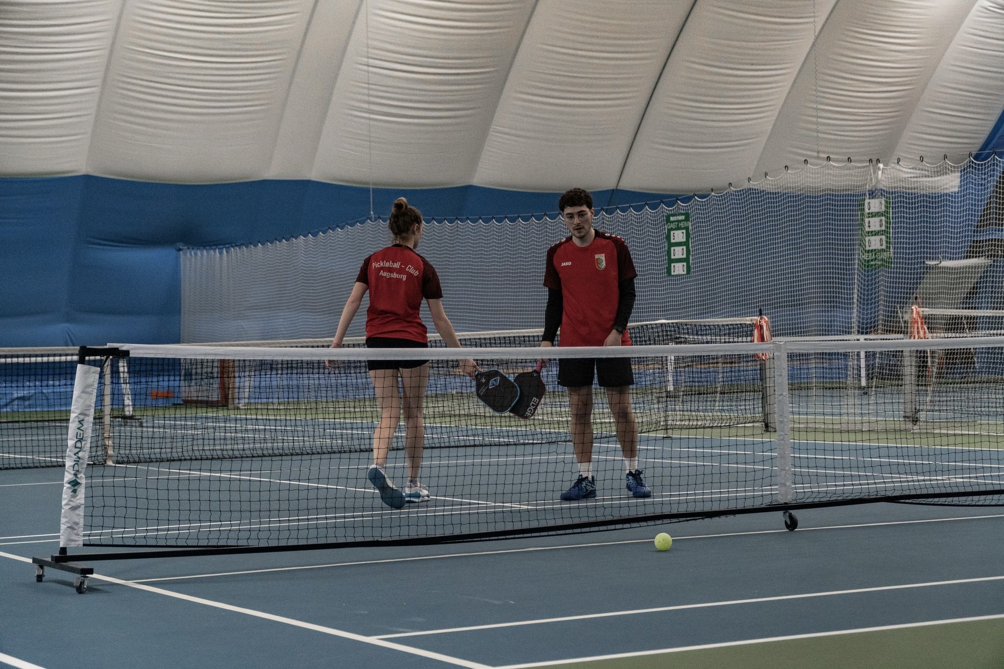 Gernlinden MIt Schläger abklatschen